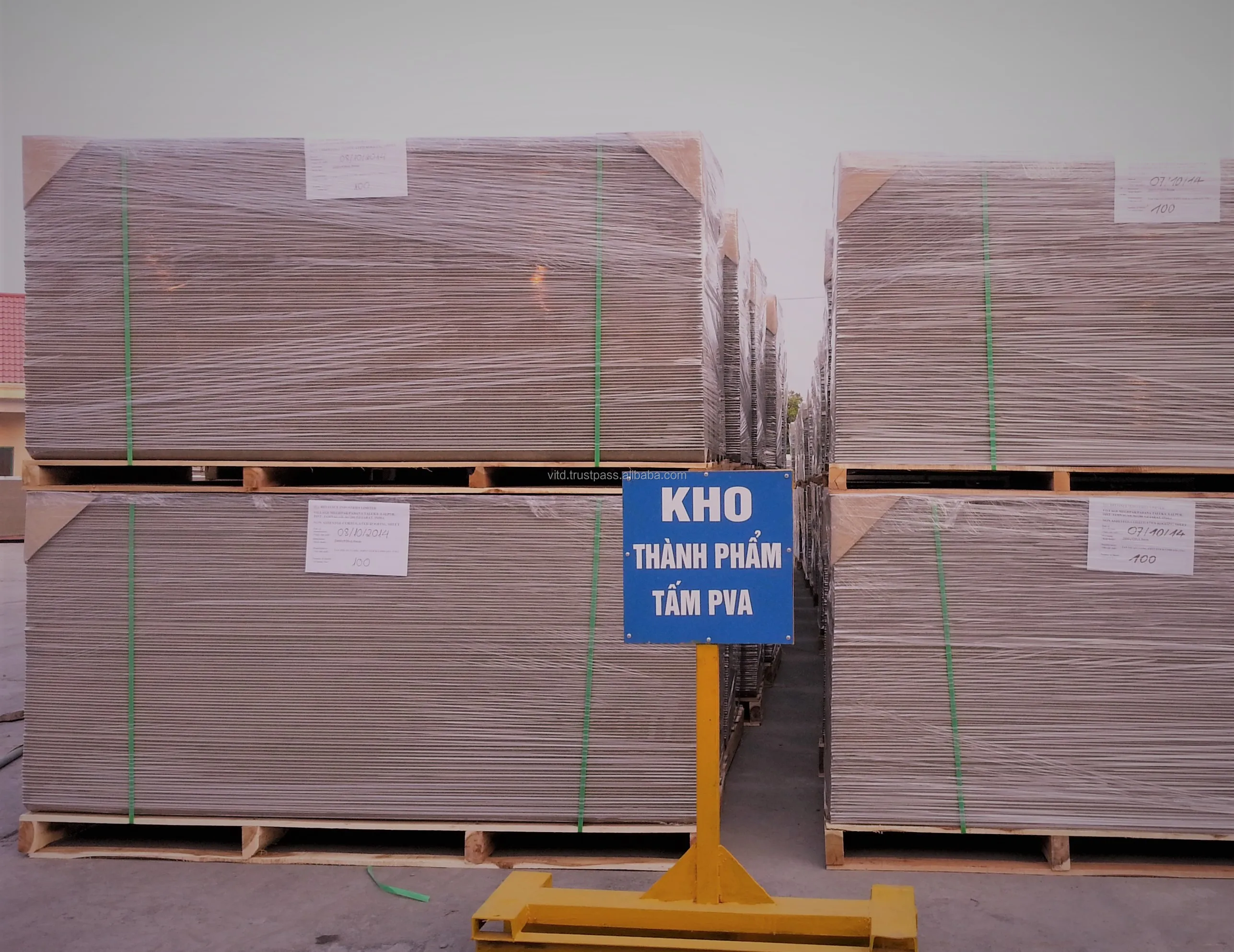 100% Asbestos-Free Industrial Design Style Grey Fiber Cement Roofing Sheets Made in Vietnam for Cladding Applications