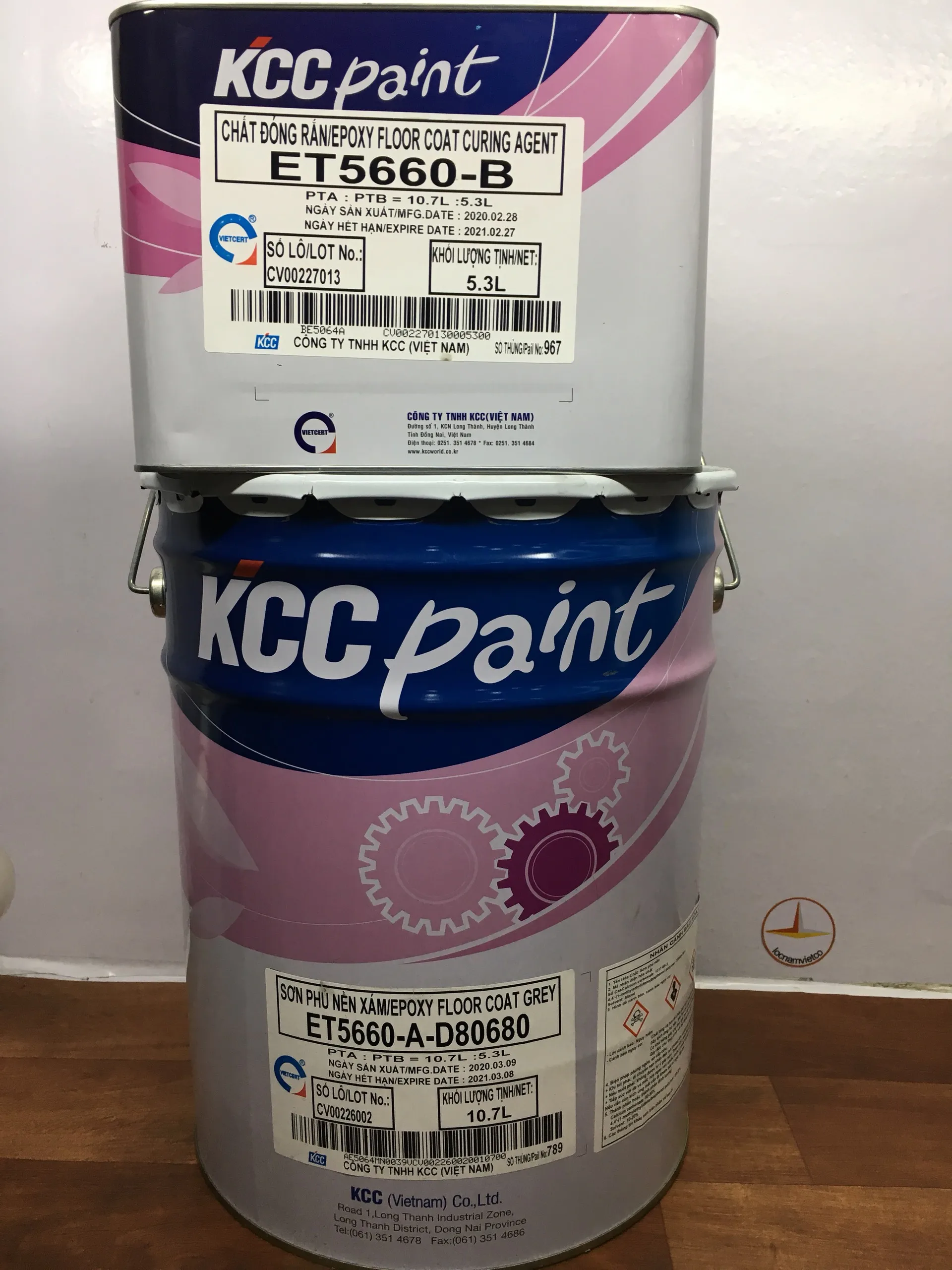  Зеленое покрытие для пола ET5660 из эпоксидной смолы-это двухкомпонентная полимерная краска на основе смолы с высоким блеском