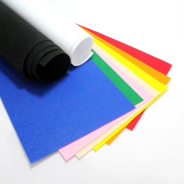  Вьетнамская фабрика цветной нетканый Войлок 1 мм-7 мм из 100% полиэстера с иглопробивкой