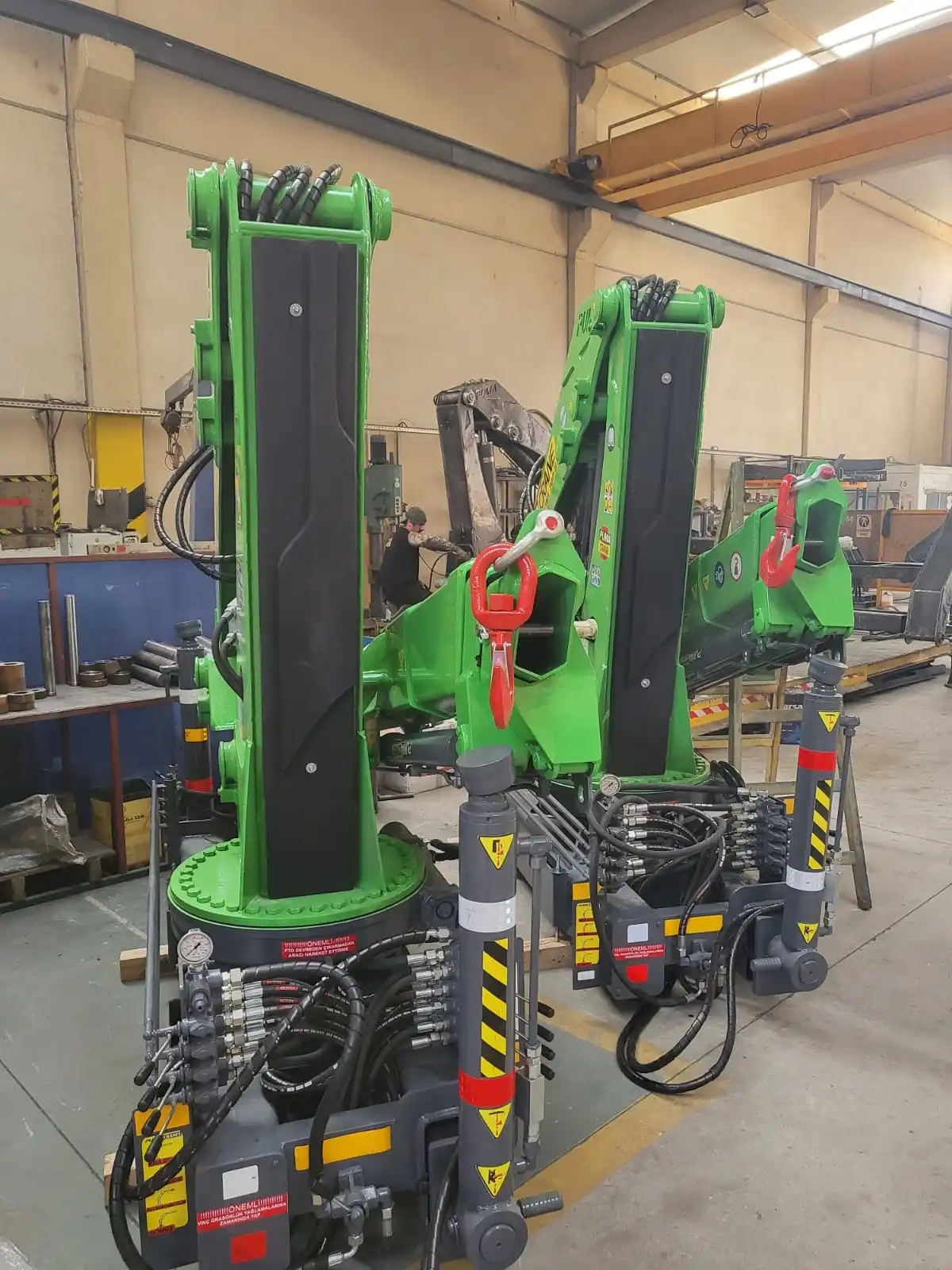 PUMACRANE Truck mounted crane