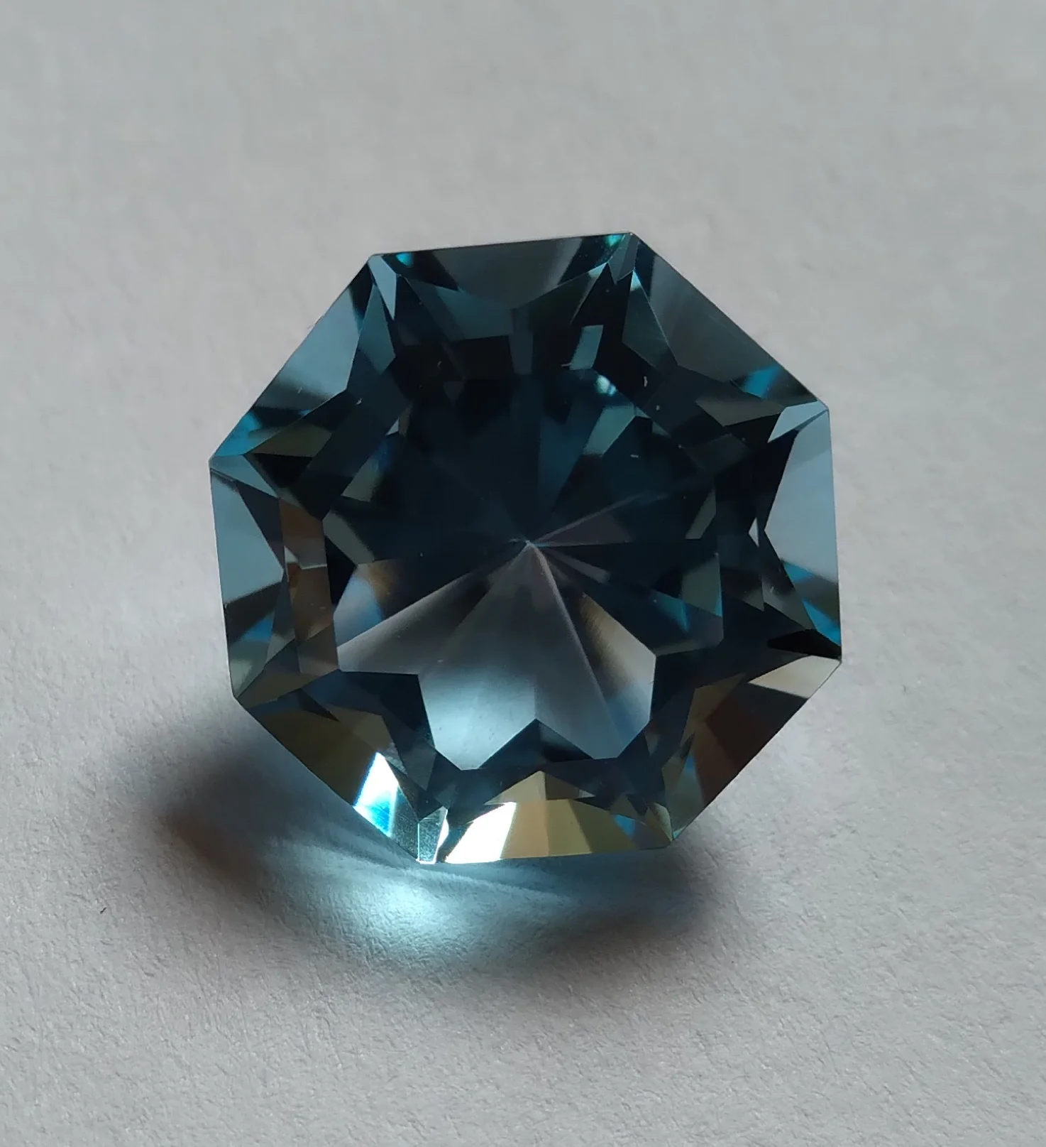 15mm  Ocotagan Blue topaz sky
