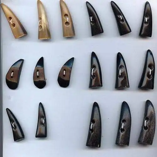 Top quality   high polished  and  natural   100  % pure  buffalo  black horn toggles tips  for garment and others  from India.