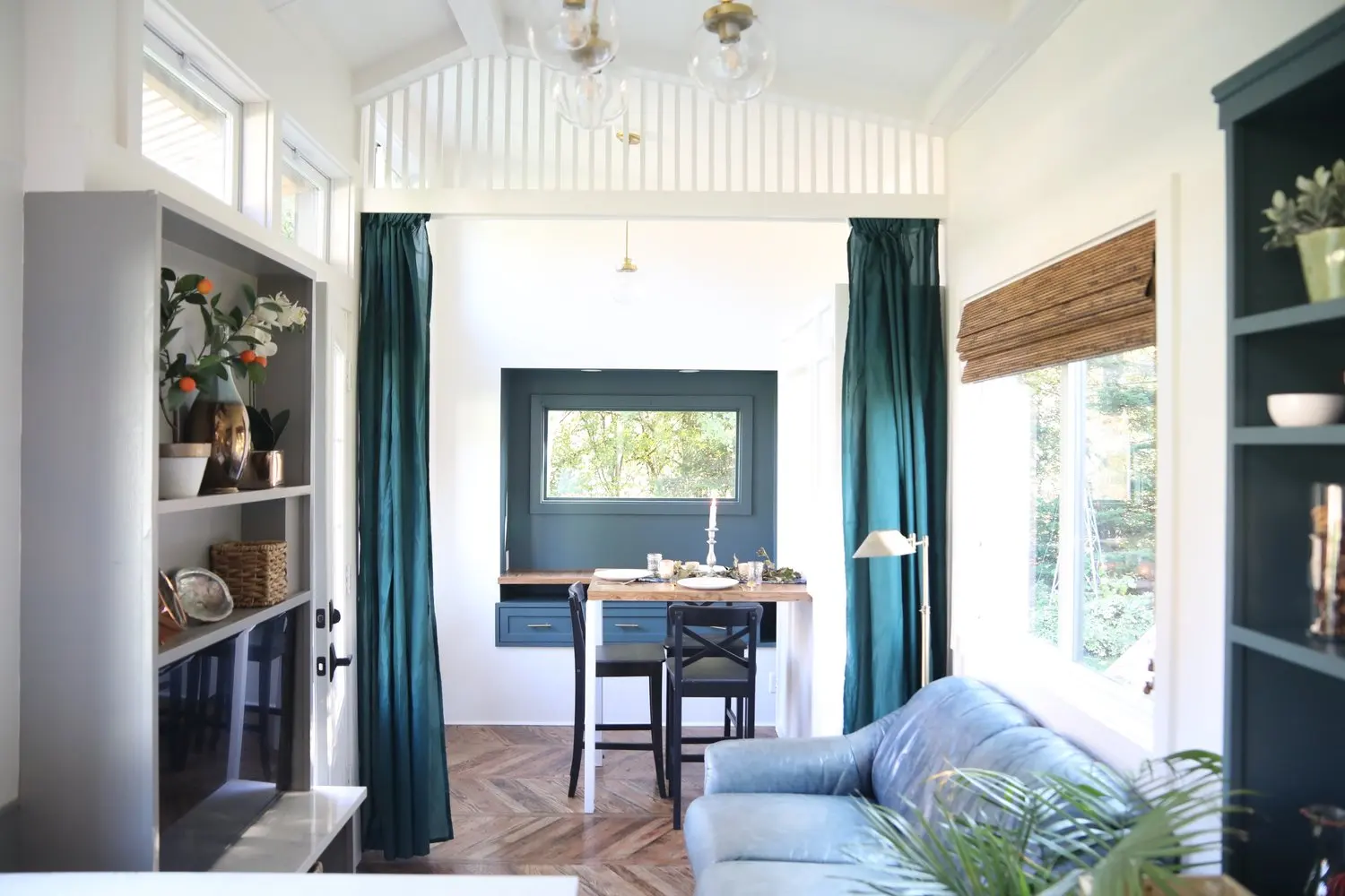 Fu hong portable outdoor luxury mobile prefabricated log cabin standard tiny home on wheels