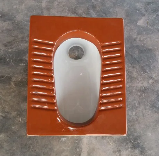 Качество экспорта сантехника отель коричневый двойной цвет Керамика материал туалет с ловушкой способ приседания воды шкаф Пан из Индии