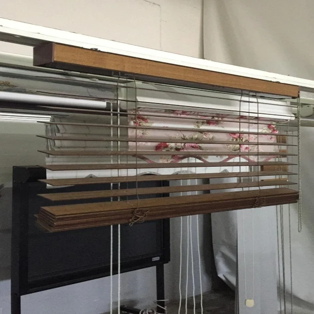 50 mm  slat quality basswood material wooden venetian blind and shade for home and office decoration