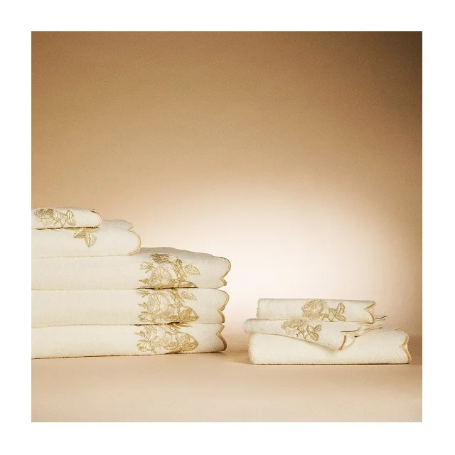 2022 Latest Design White Color Wedding Towel With Golden Thread Embroidery Available For Sale In Reasonable Price