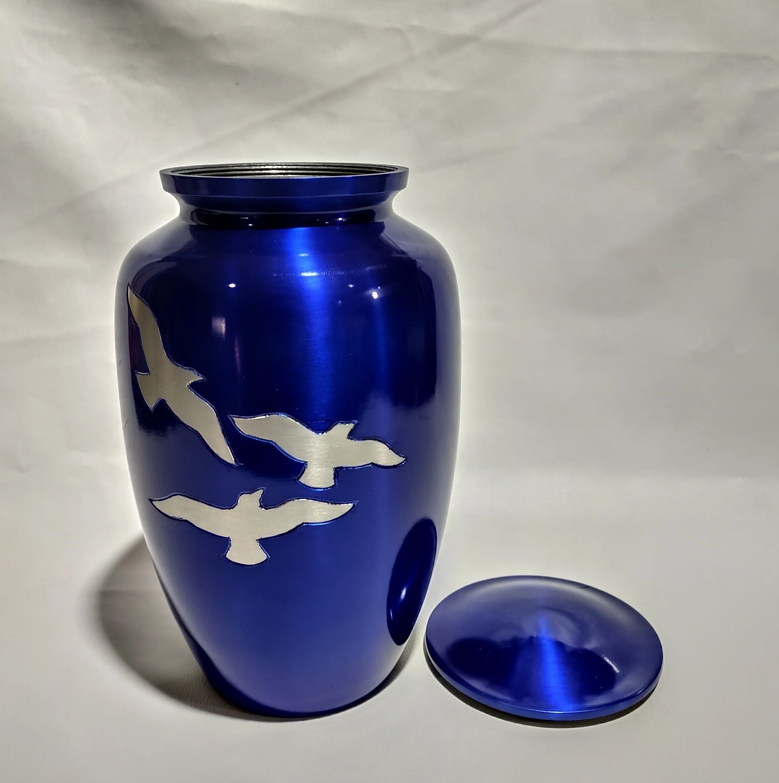 Hot Selling Engraved Cremation Urns Classic Cremation Urns for Human Ashes Manufacturer of Cremation Urns