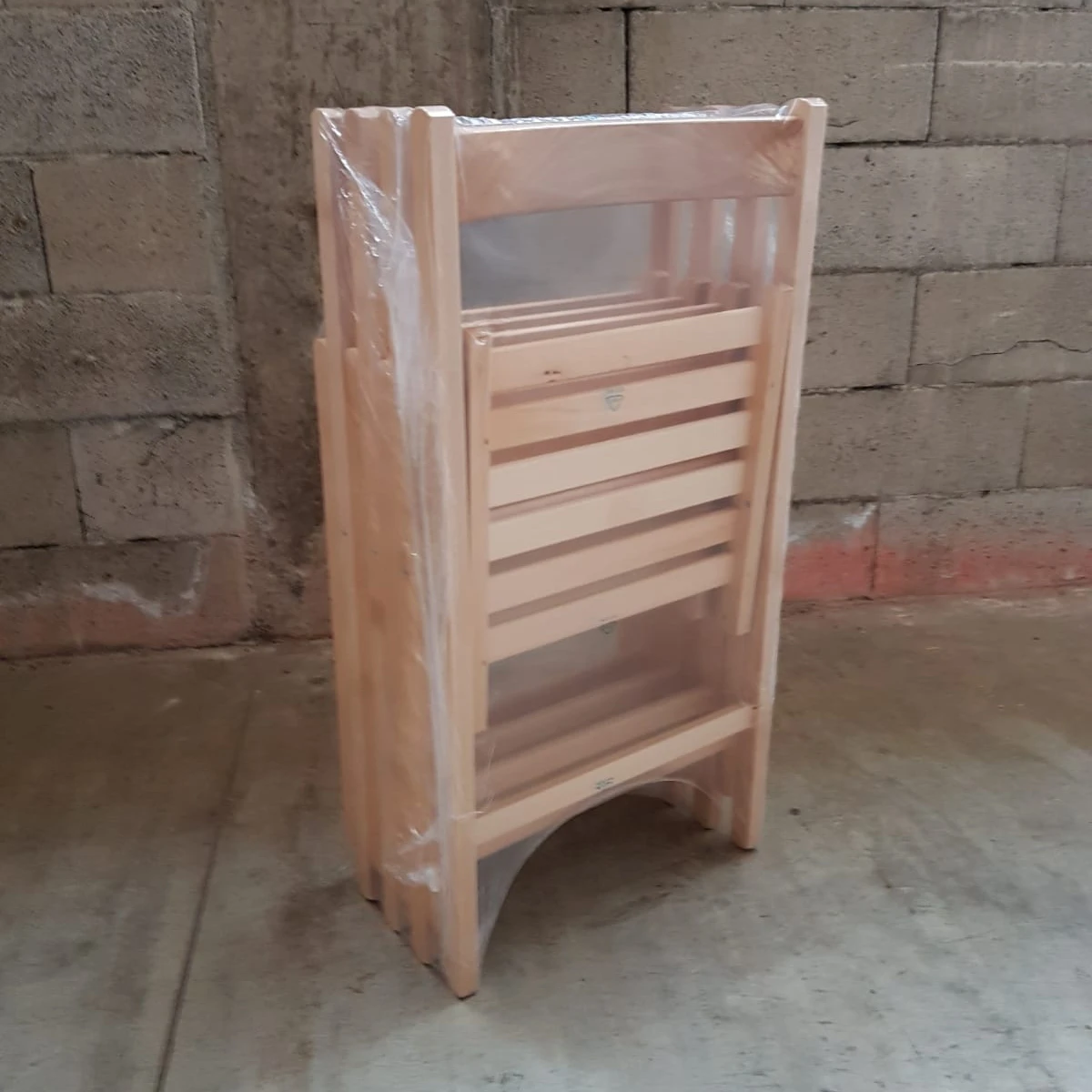 High quality Made in Italy folding chair in beech wood with curved shoulder Happy Hour for indoor and outdoor use