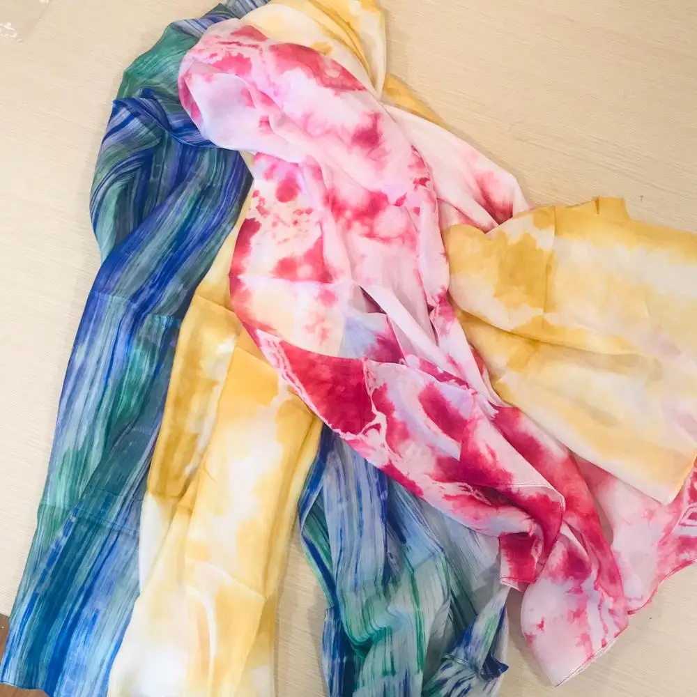 Pure silk scarf for luxury look