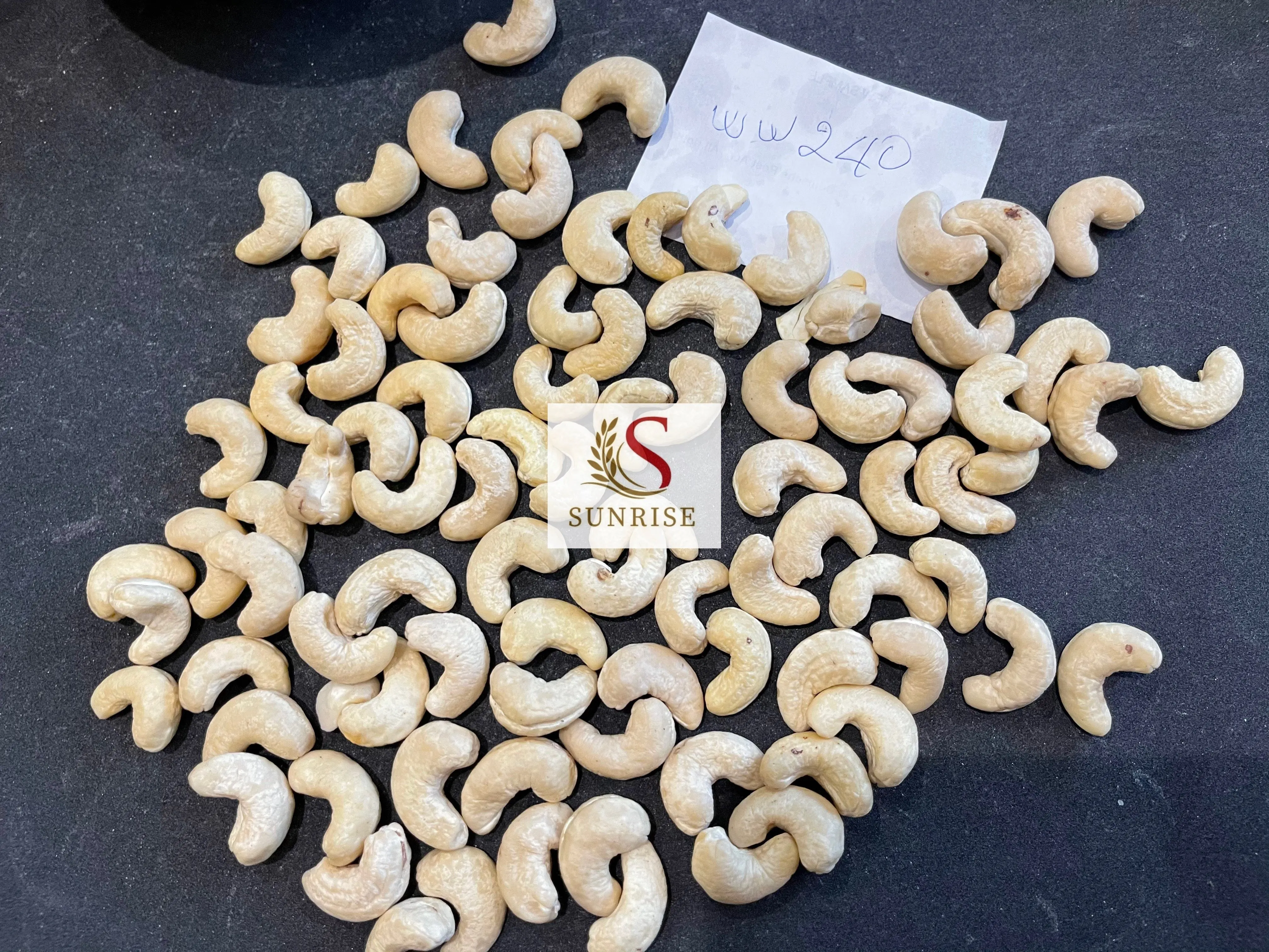 Vietnam cashew nuts w320 w240 packing in Vaccum / Tin/ Can for sell ( 0084989322607 whatsapp Linda)