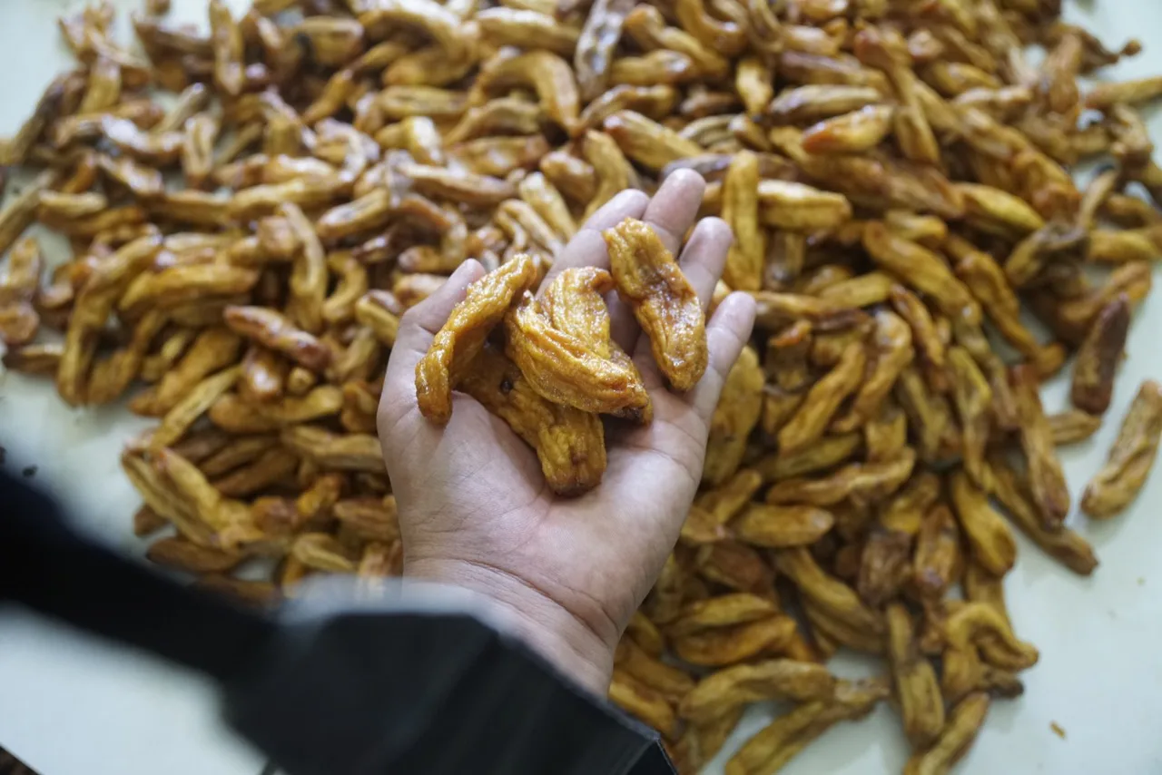 Newest Style Long Shape Open Air Cultivation Type Organic Dried Fruit Vietnam Export Soft Sweet Dried Banana With High Quality