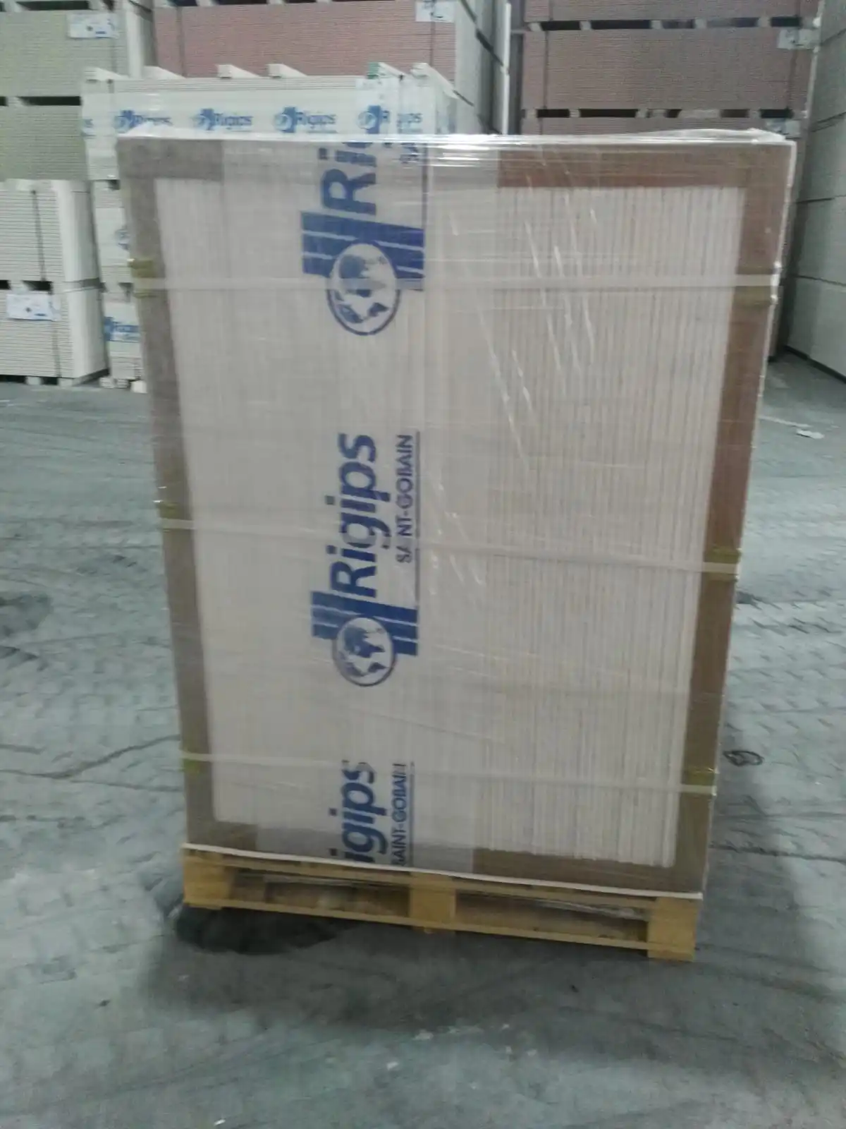 British Gypsum Moisture Resistant Gypsum Board Waterproof Plasterboard For Interior Plaster Ceiling Board