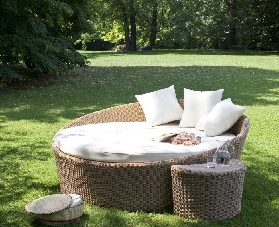 Poly rattan outdoor sunbed with canopy - wicker garden outdoor sun lounger / round sunbed/ daybed with canopy for beach/ resort