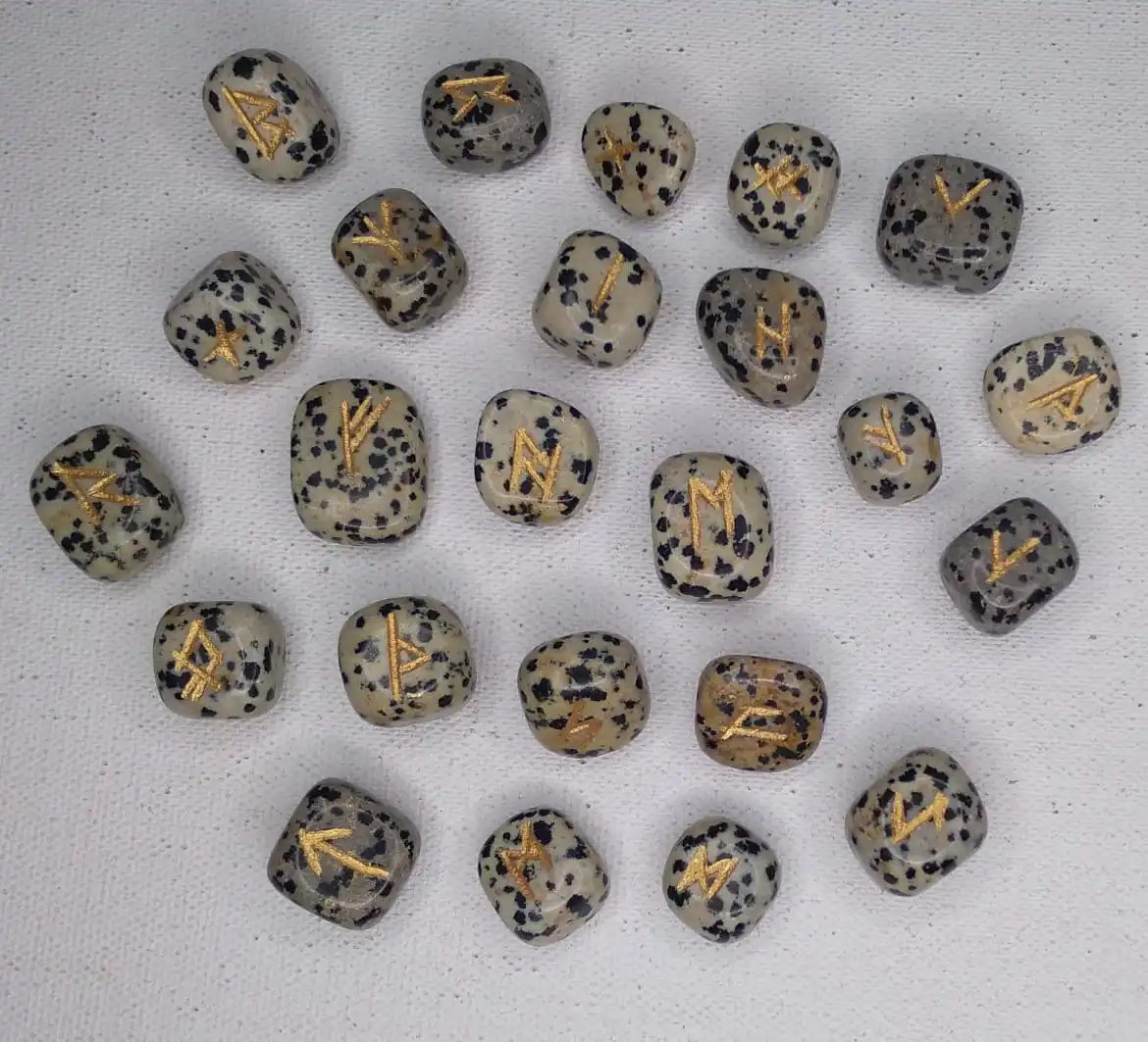 Оптовая продажа далматинская Яшма с гравировкой Набор рун рейки набор резьбовых чакр лечебный хрустальный