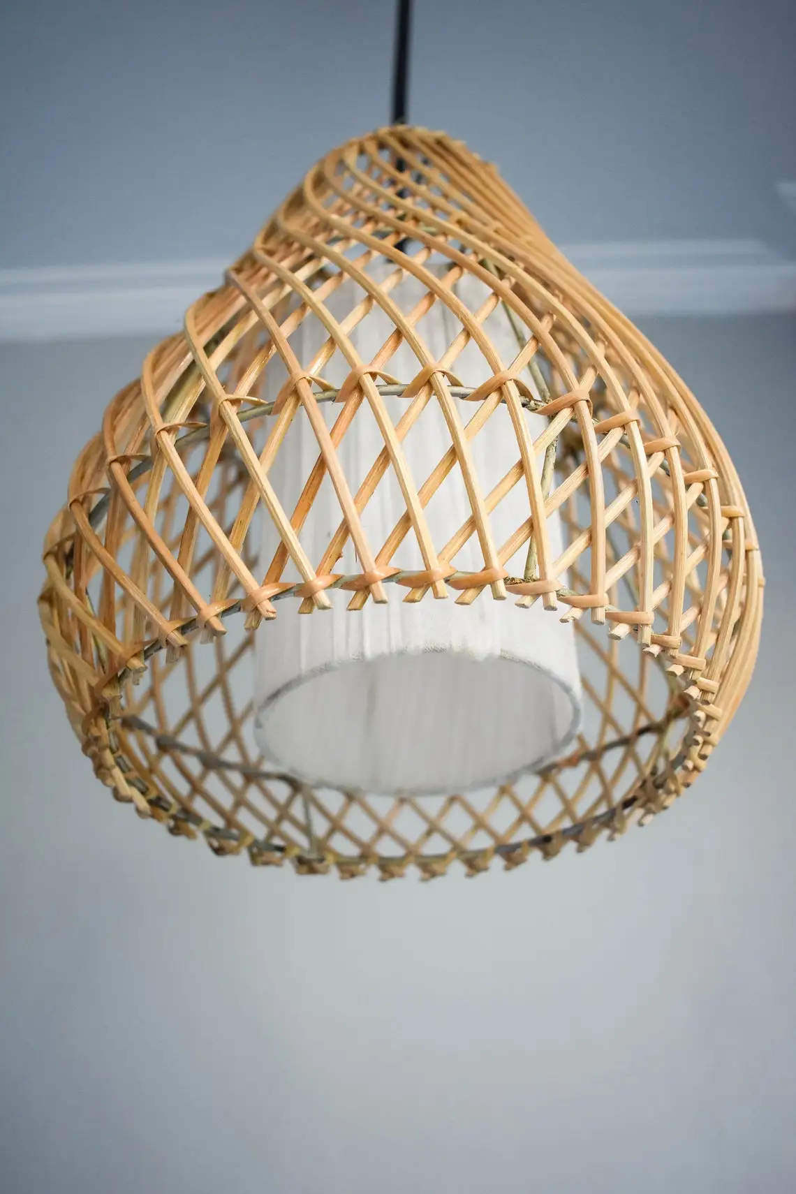 Лидер продаж плетеная бамбуковая лампа ручной работы деревенский подвесной светильник люстра из натурального ротанга в стиле бохо