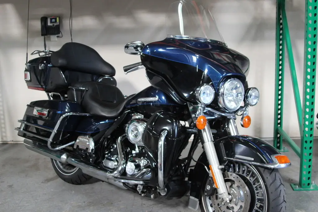 Слегка используемый 2012 Harleyy-Davidsoon FLHTK - Electra Glide Ultra