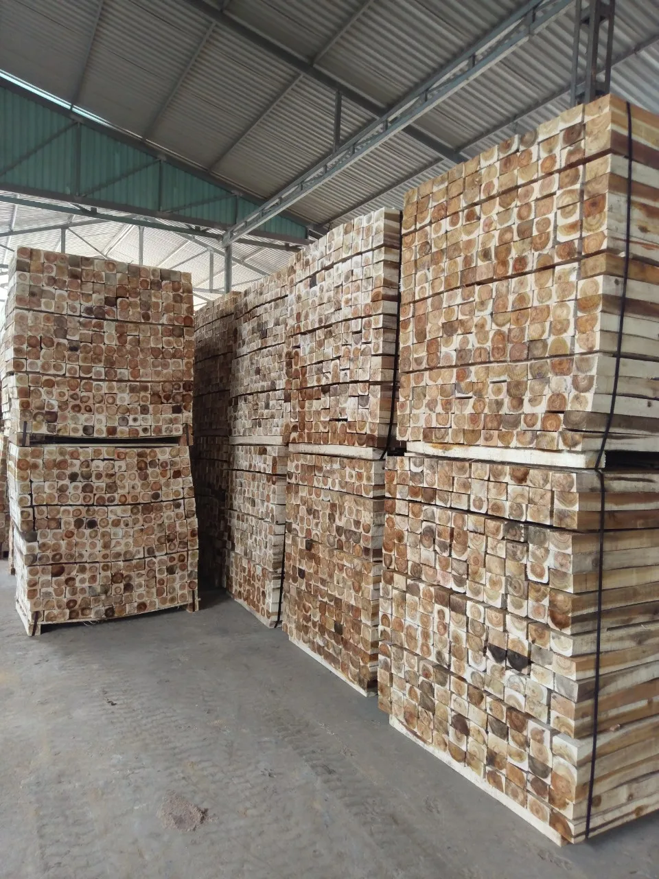 ACACIA SAWN TIMBER / ACACIA WOOD / LOW PRICE & HIGH QUALITY