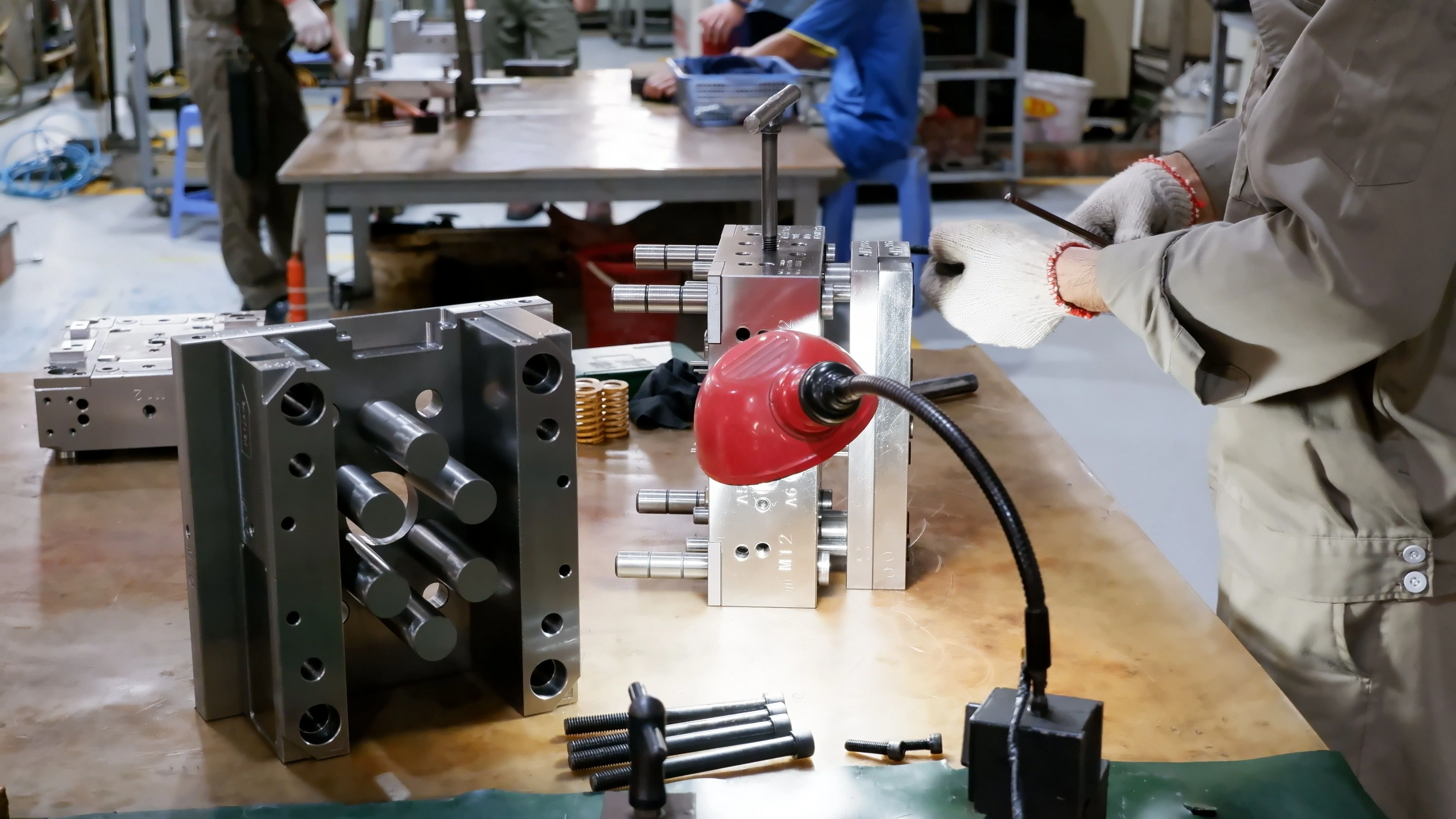 
Professional injection manufacturer/ plastic injection mold making/ overmolding injection mould 