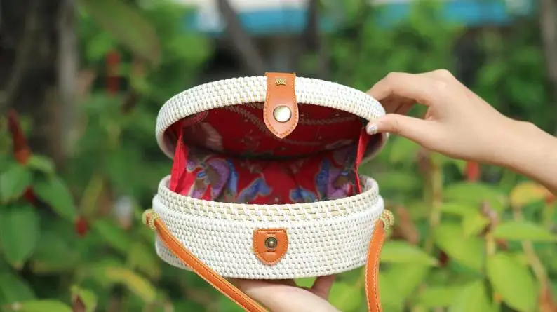 Wholesale cheapest natural rattan bag with shell summer must have from Vietnam