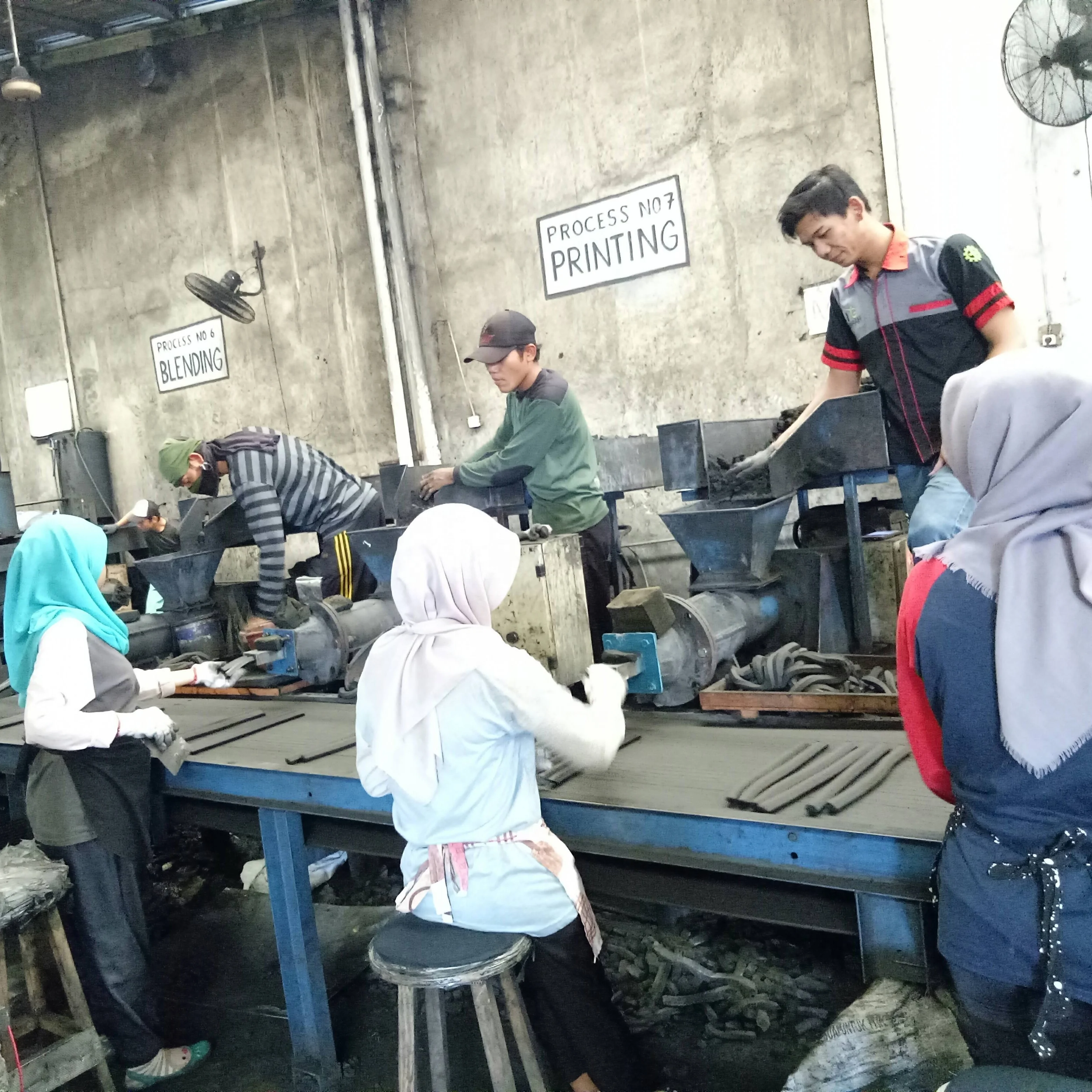 
White Ash And Low Ash Strong Cubic Shape Coconut Briquette 