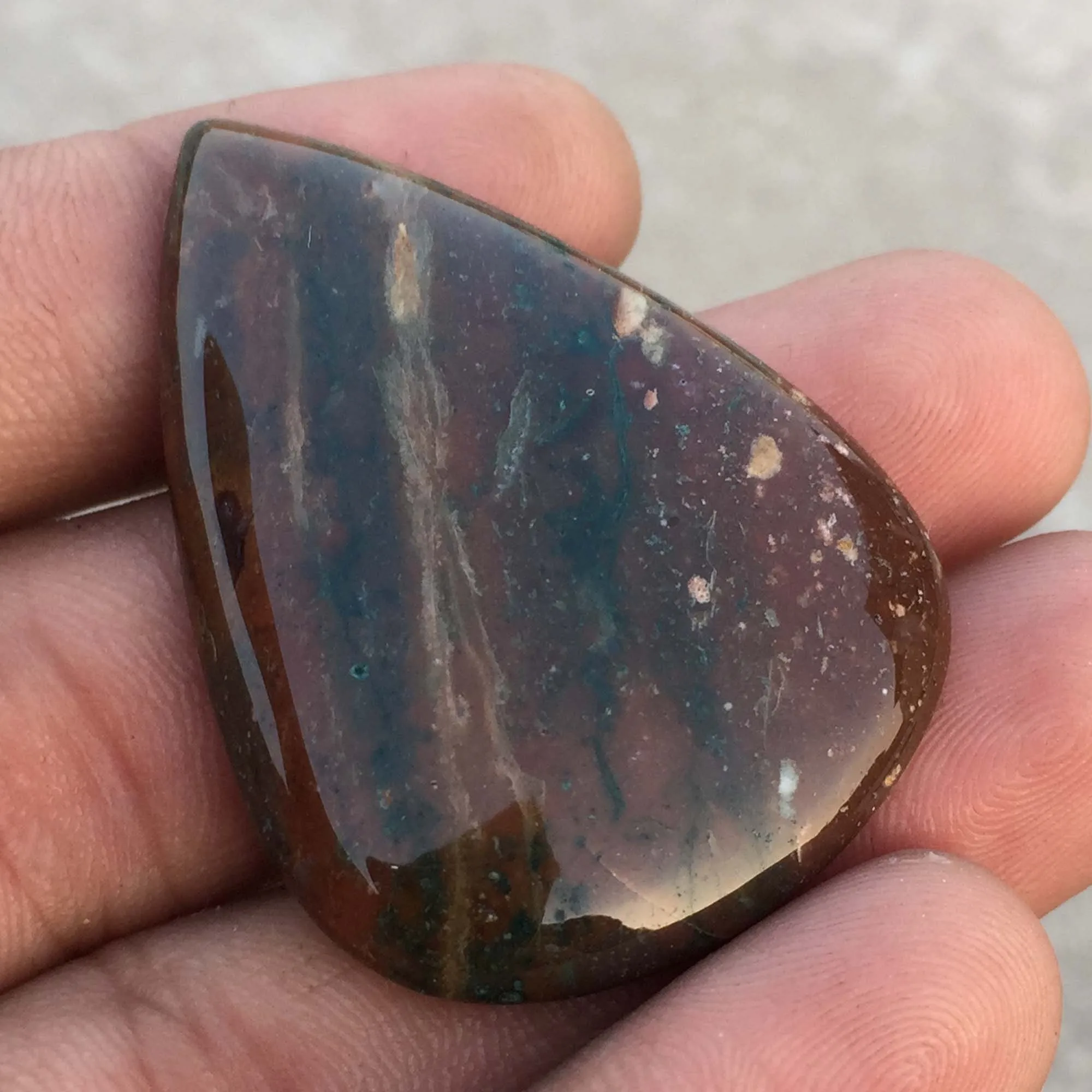  Изысканный камень в форме груши кабошон крови