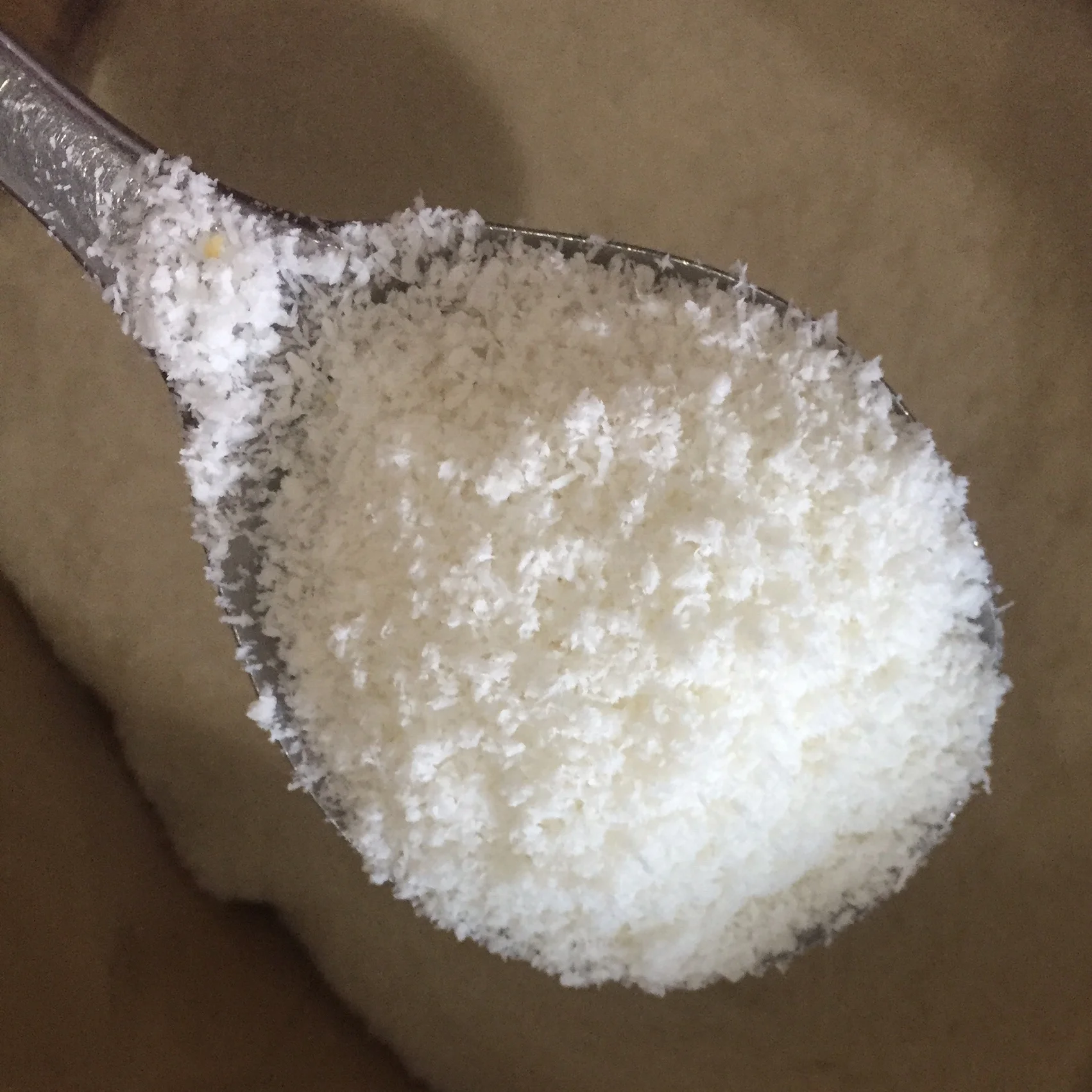 Высокое содержание жира 60-65% масло сушеный кокосовый орех в тонких средних чипсах и хлопьях высушенный пищевой порошок телефон + 84889975133