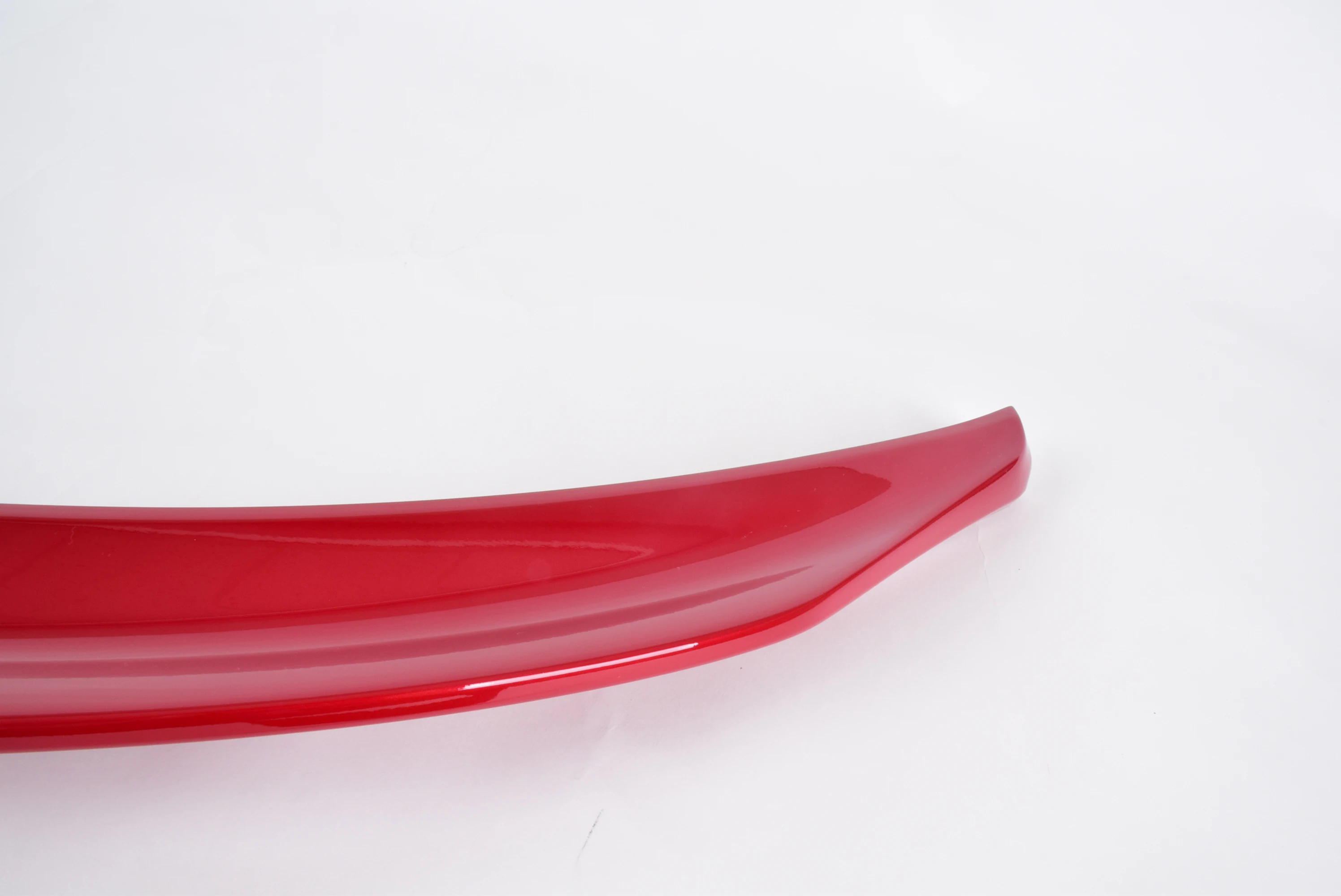 Красный цветной спойлер для губ TESLA MODEL 3