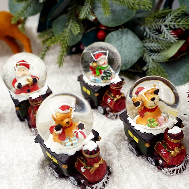 Оптовая продажа Рекламная Смола милый мультфильм многоцветный эльф маленький поезд шаблон подарок Рождественский мяч снег для украшения