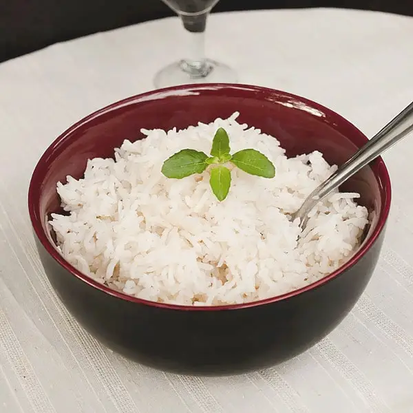 OEM вьетнамская фабрика международный стандарт низкая цена длительный зернистый ароматный рис с различной упаковкой