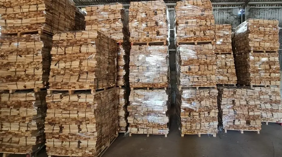 Вьетнамская натуральная пиломатериалы AD KD резиновая древесина деревянная для изготовления напольного покрытия строительная мебель