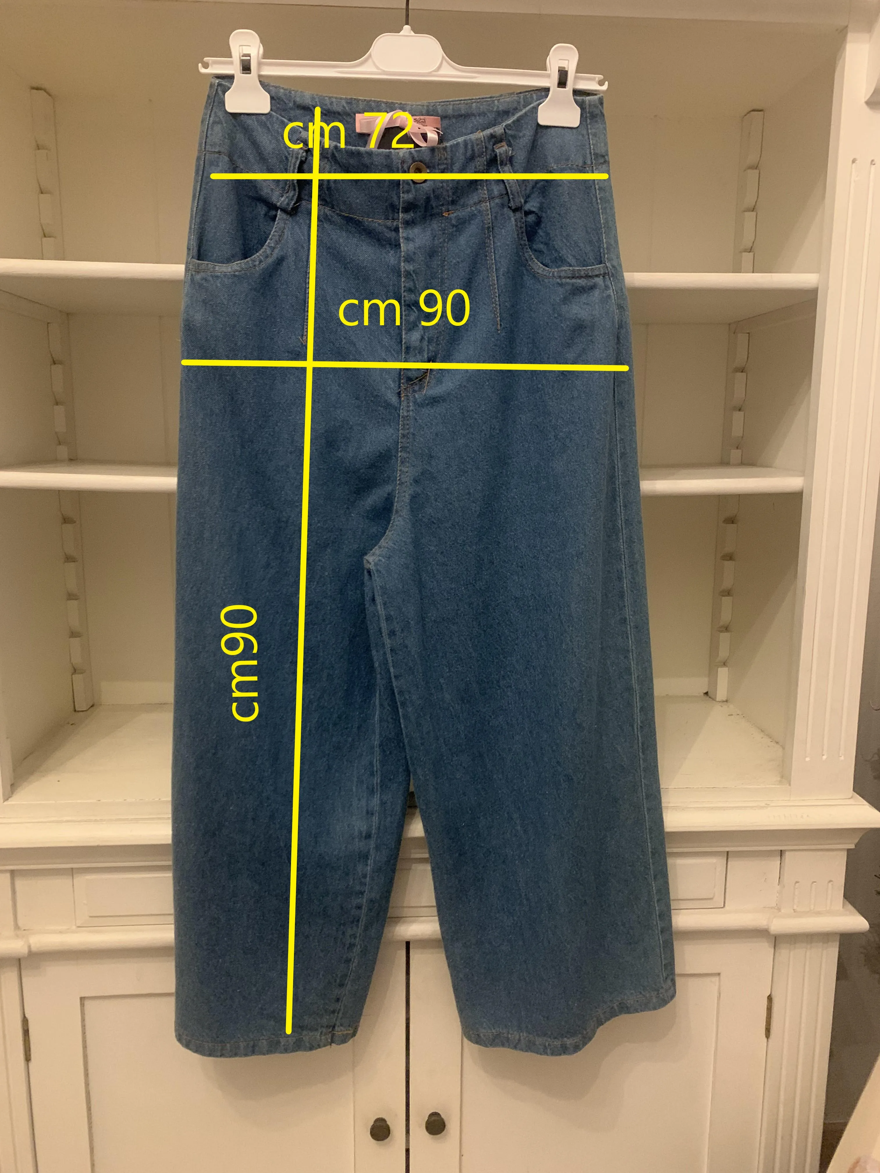 light jeans made in italy very feminine leg and bottom larfo high waist with contrasting stitching excellent quality