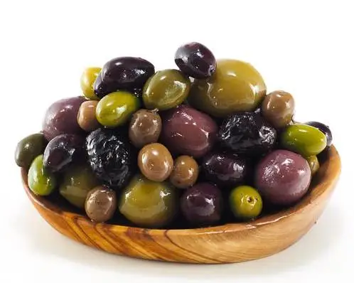 
 Свежие зеленые оливки. Оливки 100% заполненные миндалем, стеклянная банка 370 мл  