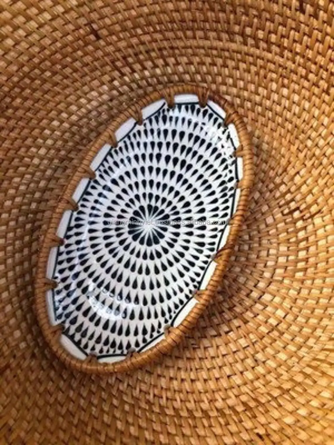 Wholesale Cheap Price Rattan Serving platter Rattan Ceramic Plate with Multiple Pattern Dinnerware Set Vietnam Handmade Factory