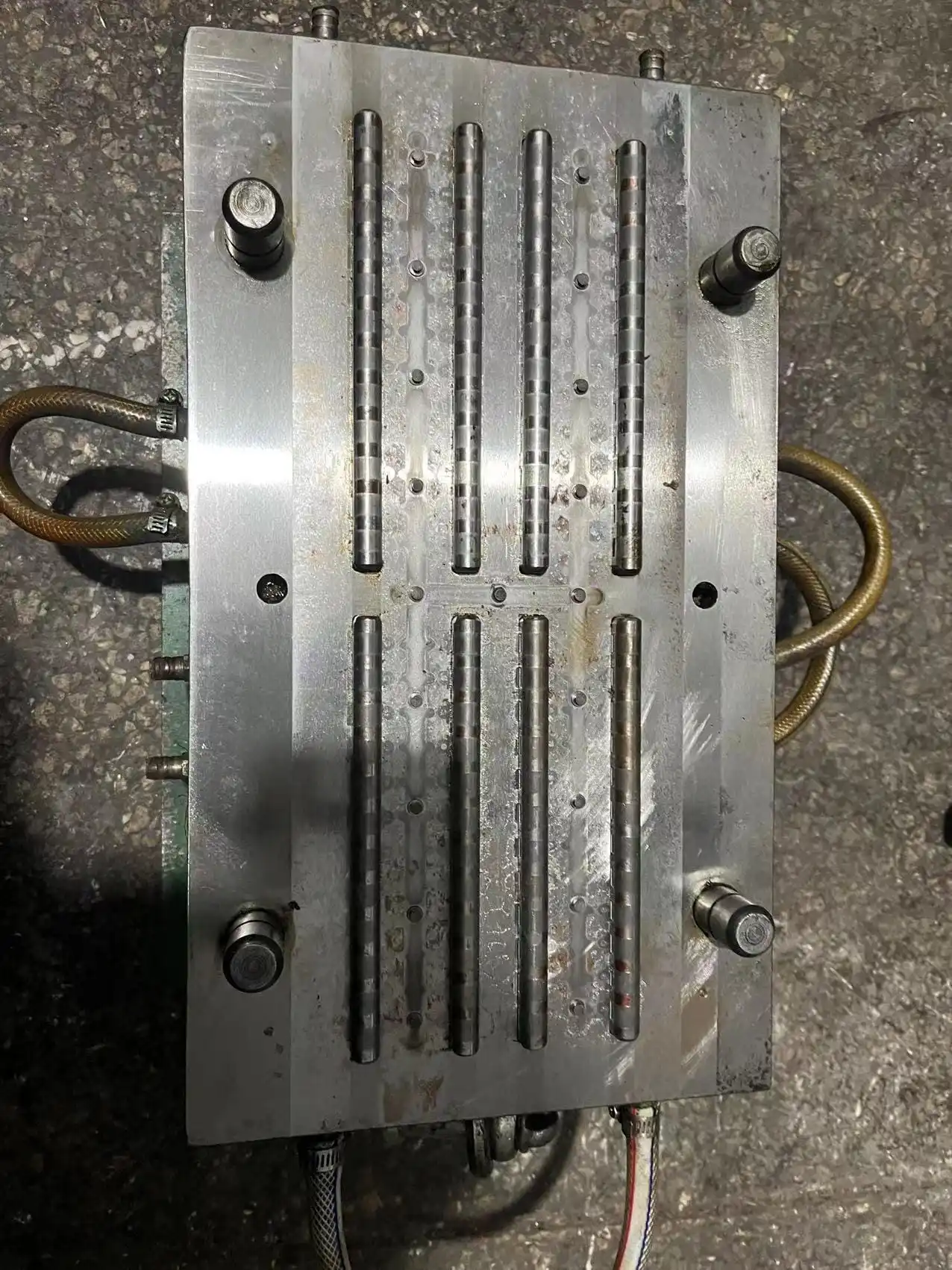 Mould Factory Round Path Nail Cable Clip Second Hand Mold C Shaped Wire Nail Clip Pa66 Electric Wire Cable Clip Used Mould