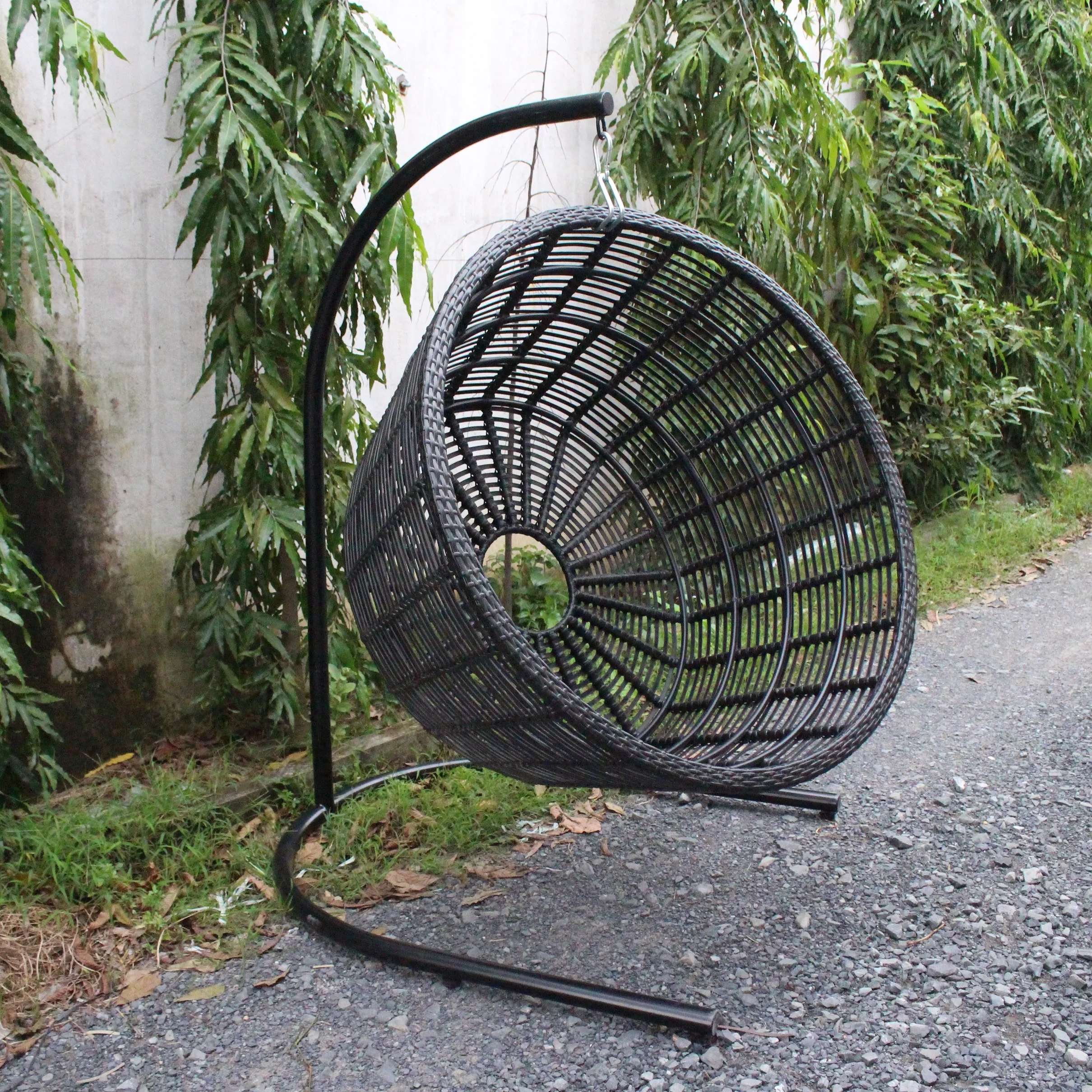 Poly rattan outdoor wicker patio iron frame black color swing egg chair garden furniture for balcony