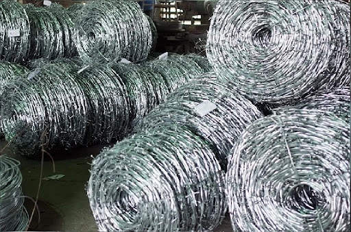 Прямая продажа от производителя оцинкованной колючей проволоки из Вьетнама по низкой