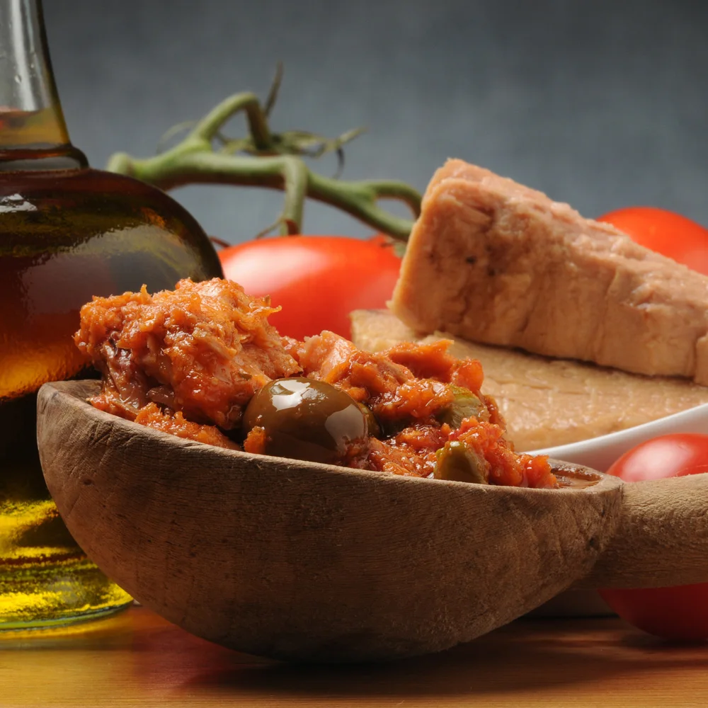 Made in Italy premium quality fine vegetables and tuna fish in tomato sauce 210g condiment appetizer dish for export