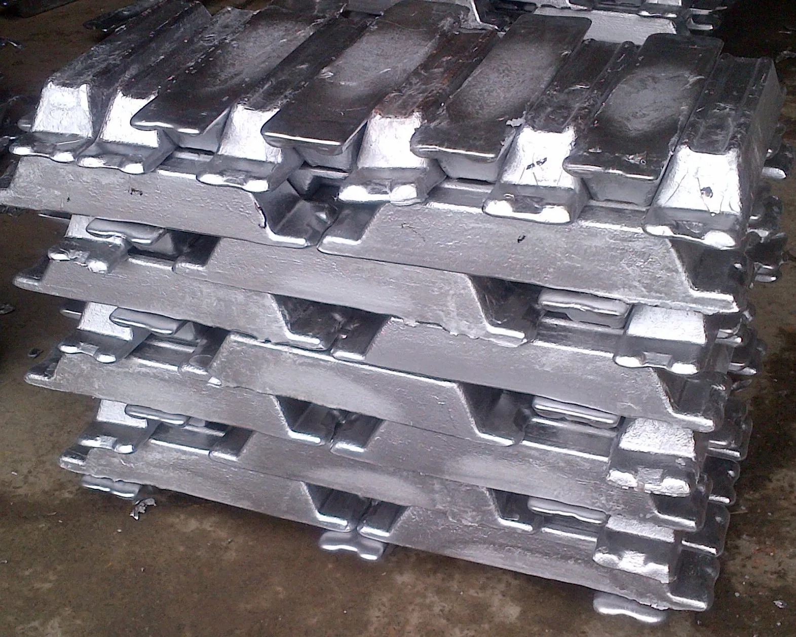 
Стальные слитки 