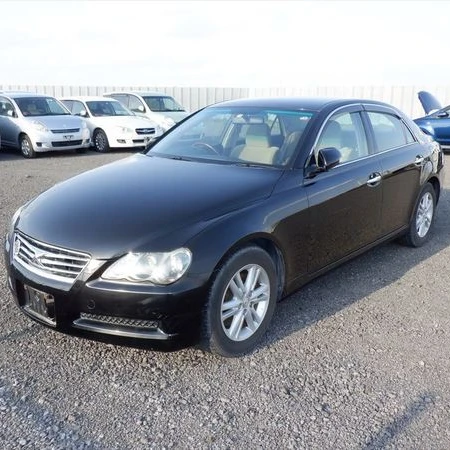 Used Toyota Mark X car with delicate and beautiful appearance