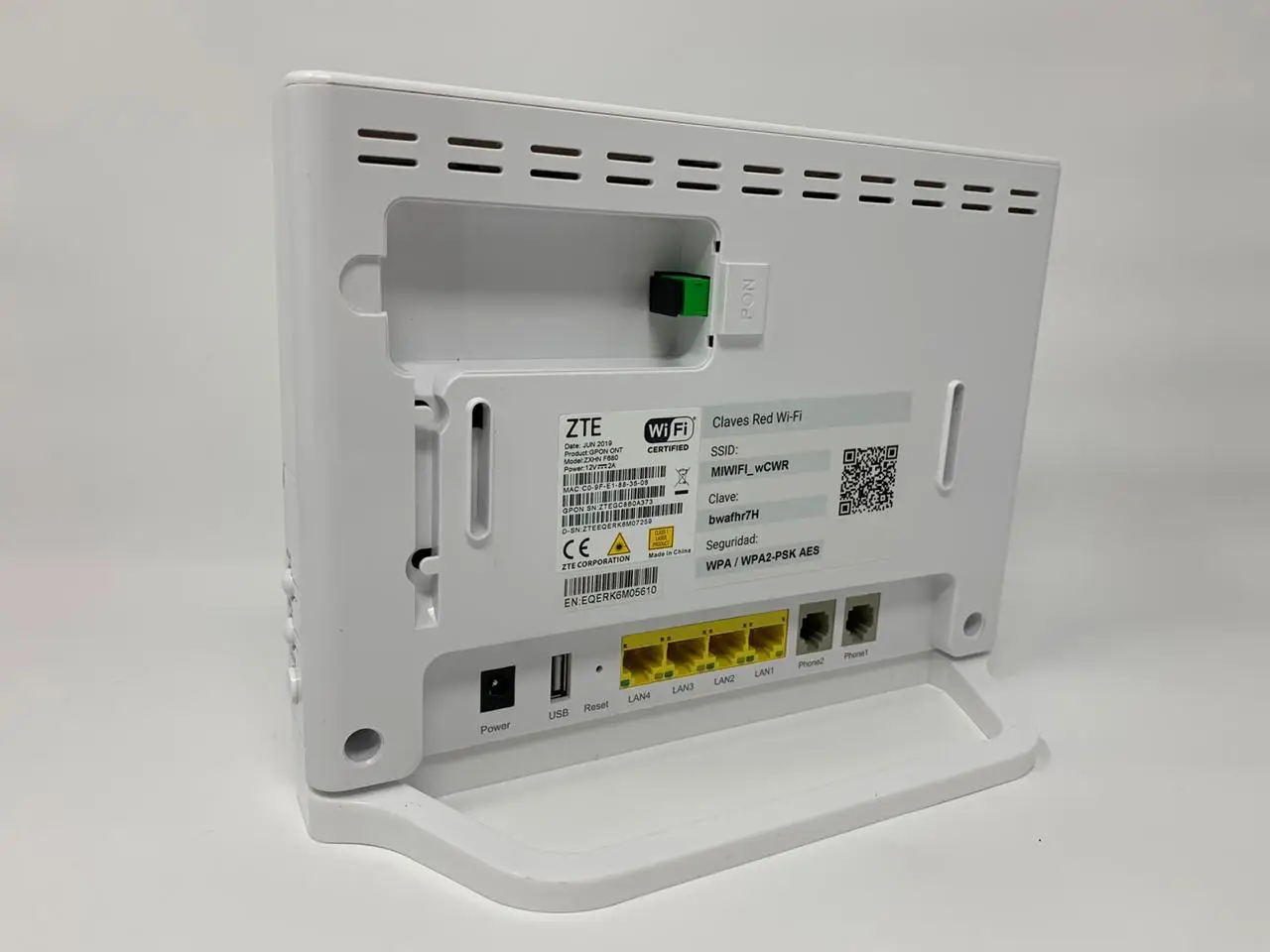 ZTE F680 GPON ONU Dual Band Wifi Concurrent 11ac with 6x White FTTH SC Adapter ZXHN ZTE F680 (14) GPON Optical Interface ABS+PC