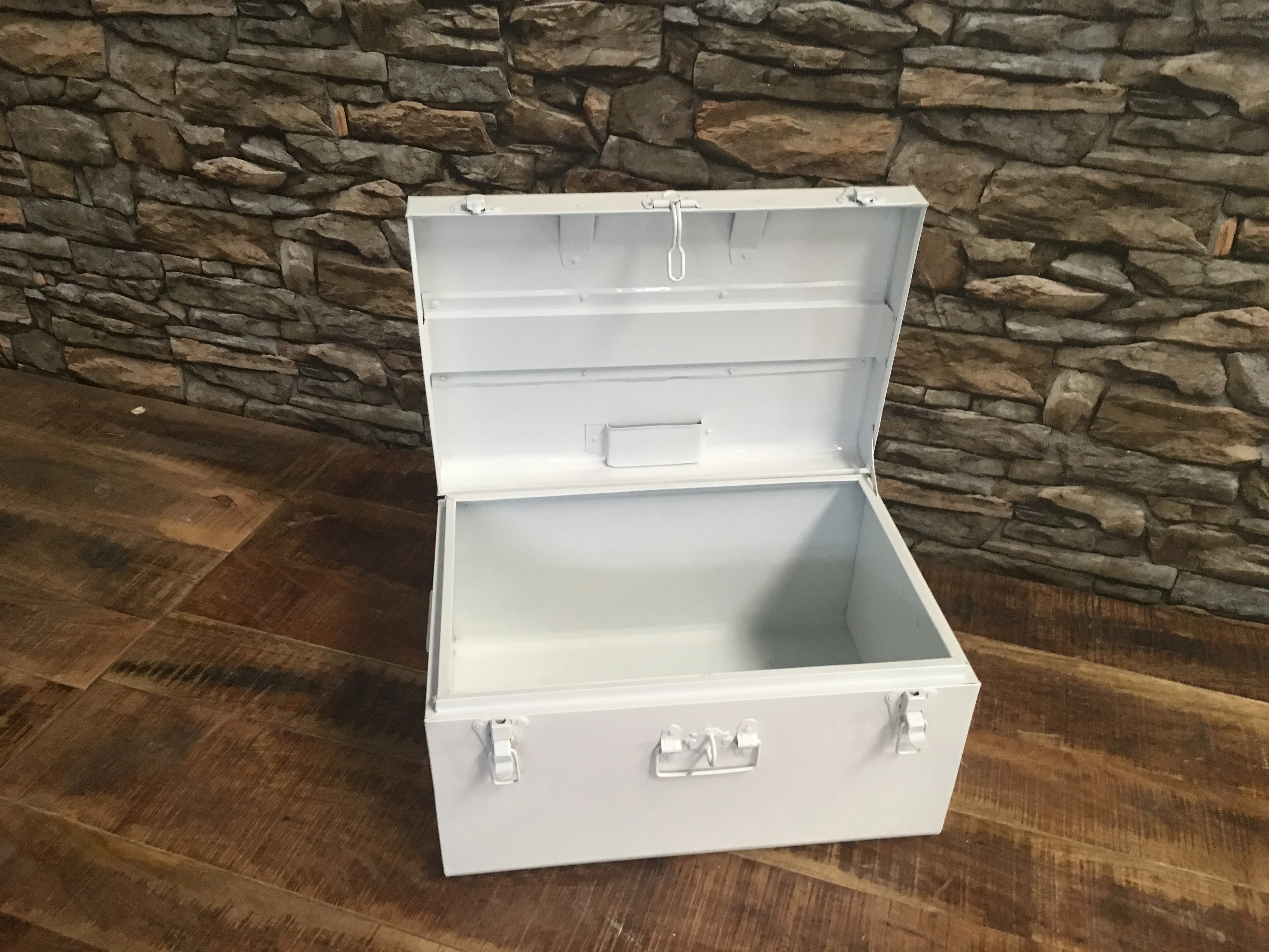 Latest Top Quality Industrial Trunk Storage Box Wholesale Iron Painted Storage Trunk Boxes For Home & Offices Uses