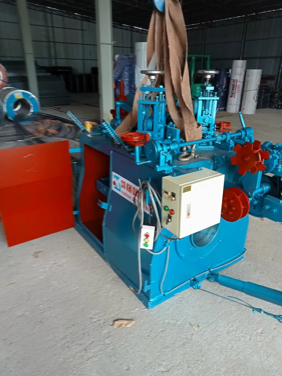 fully automatic double wire chain link fence weaving making machine in cambodia