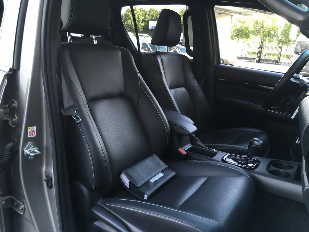 T0Y0TA HlLUX Affordable Left Hand Drive double cabin brand new pick up truck 2019