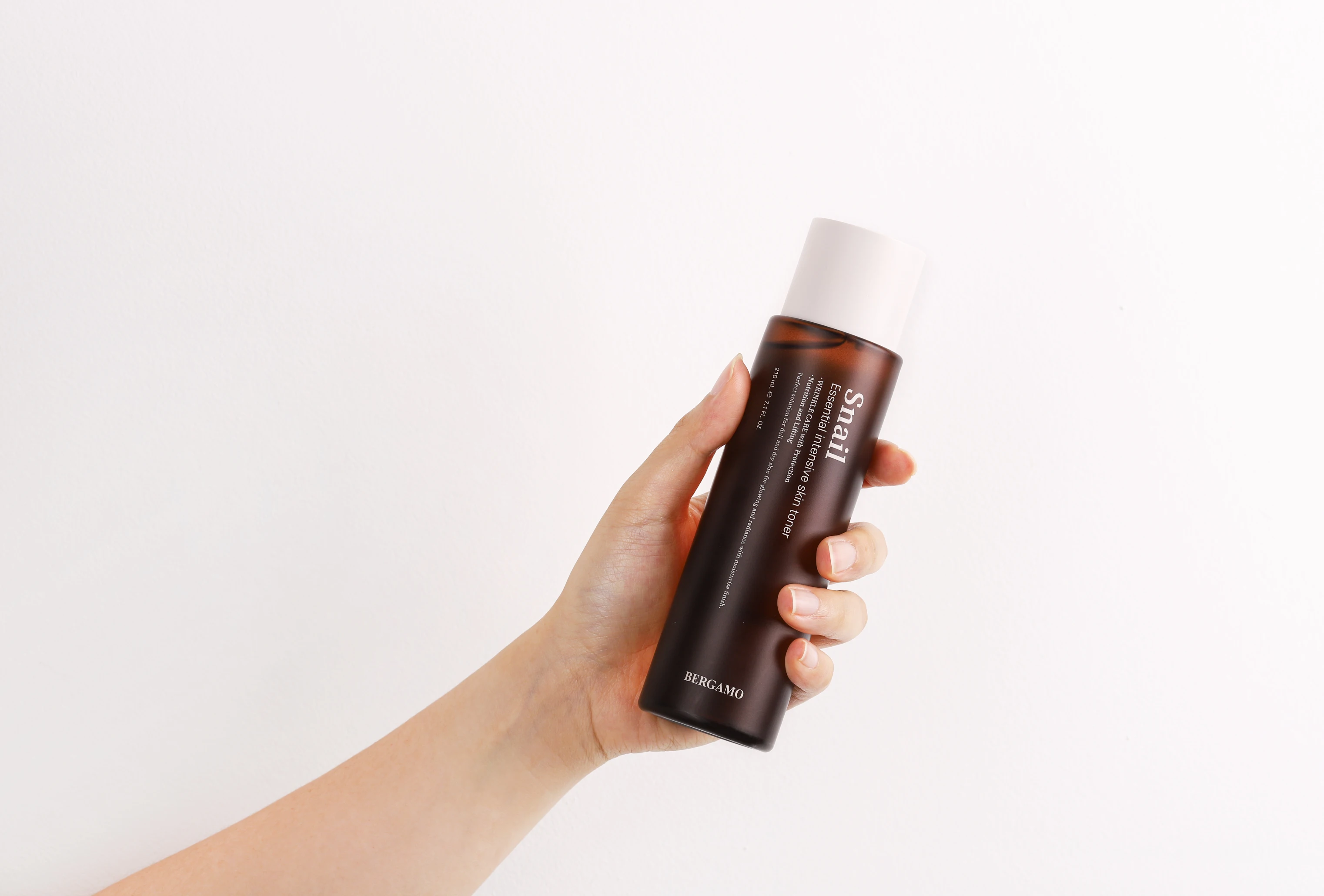 BERGAMO SNAIL ESSENTIAL INTENSIVE TONER made in Korea k-beauty wrinkle care protection nutrition lifting 210ml