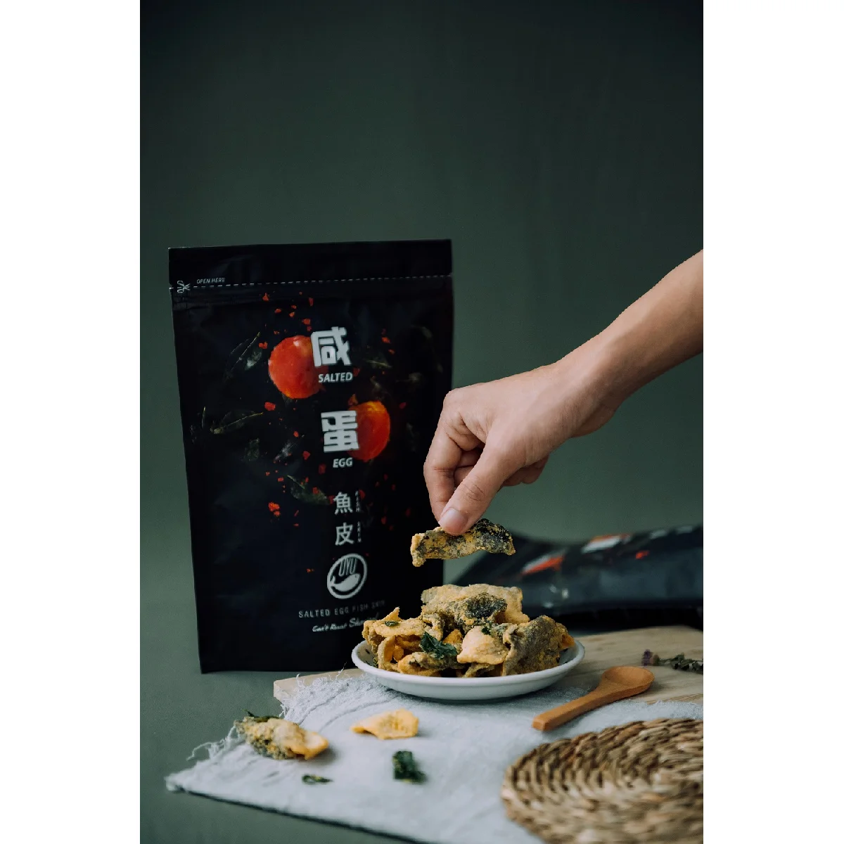 Высококачественное хрустящее соленое яйцо OYU, рыбья кожа, соленый яичный желток, хрустящая текстура 100 г, срок годности 12 месяцев, пакет, Халяль HACCP OEM