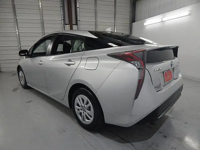 LHD 2017 To yo ta Prius