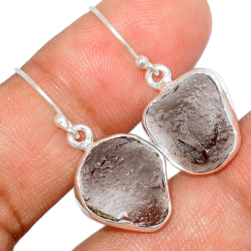 Камень Saffordite или лентамани полностью прозрачный и редкий коллектор. Тектит. Похоже на Moldavite. Из Аризоны