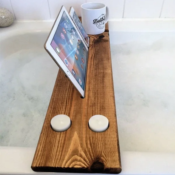 China Professional Supplier Premium Pine Wood Single Board Bathtub Tray Caddy with Ipad Slot Candle Holders Glass Cup Support