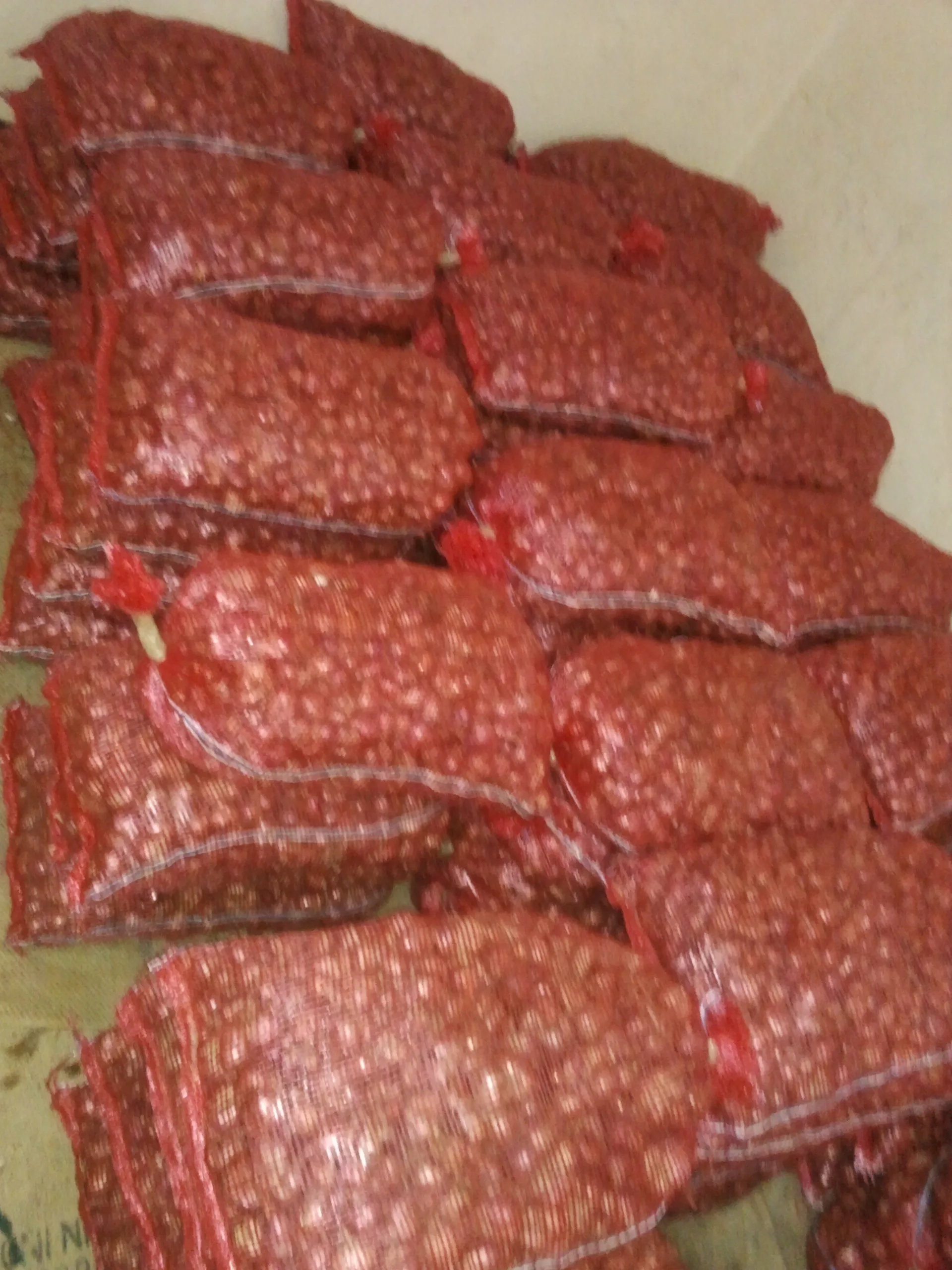 Manufacturers of High Quality Fresh Red Onion From India for Sale in Bulk Quantity With Standard Packaging