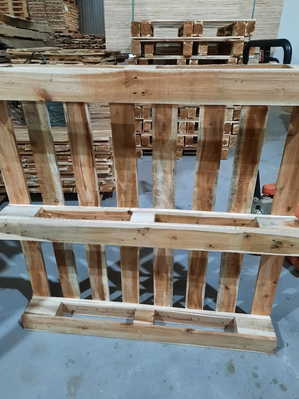 2  WAY - 4 WAY ENTRANCE  PALLET CUSTOMIZED DURABLE WOODEN PALLET/CUSTOM-MADE PALLET/NATURAL WOODEN PALLET FROM ACACIA & PINE